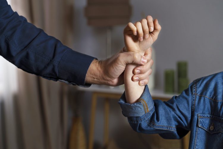 SPOTTING THE SIGNS OF DOMESTIC ABUSE – CRIMESTOPPERS’ NEW ISLE OF WIGHT CAMPAIGN