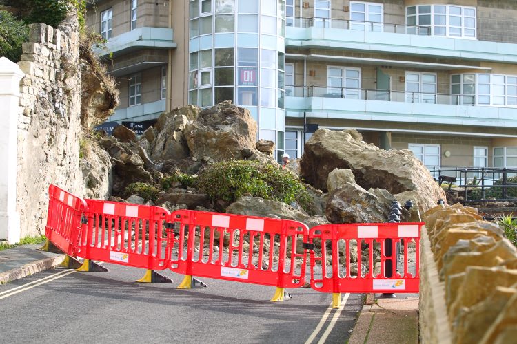 DAYLIGHT REVEALS EXTENT OF MAJOR ROCK COLLAPSE IN VENTNOR