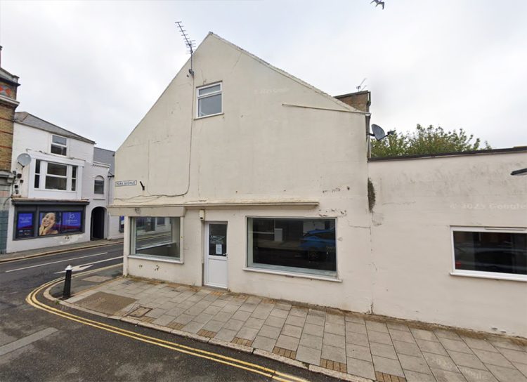 EMPTY COMMERCIAL PREMISES COULD BE TRANSFORMED INTO FLATS IN EAST COWES