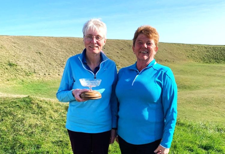 LIZ MORRIS WINS FRESHWATER GOLF CLUB’S MEDAL WINNERS’ TROPHY