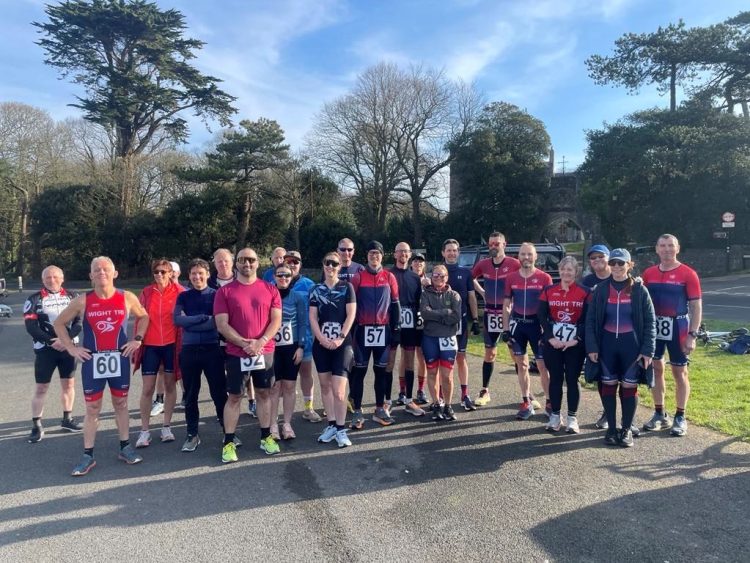 23 WIGHT TRI ATHLETES COMPLETE CARISBROOKE CASTLE DUATHLON
