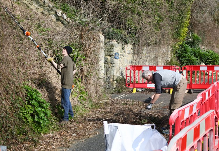 EXCLUSIVE: PEOPLE POWER! FED UP RESIDENTS TAKE ACTION TO REOPEN VENTNOR’S BATH ROAD