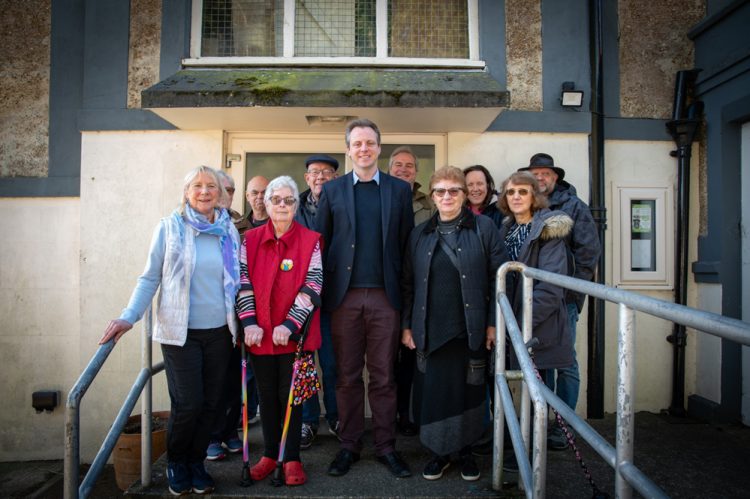 ‘WE WILL KEEP FIGHTING’ DECLARE BRADING RESIDENTS AS THEY MEET WITH MP OVER SCHOOL CLOSURE