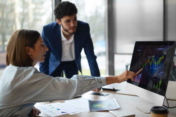 HOW TO CHOOSE THE BEST PROP FIRM FOR ASPIRING TRADERS IN THE UK
