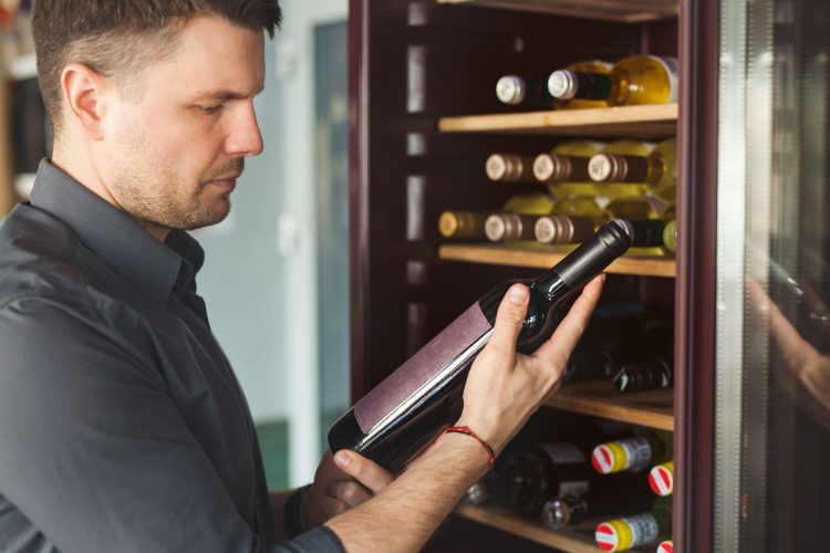 THE ULTIMATE SOLUTION FOR WINE AFICIONADOS: THE DUAL-ZONE WINE COOLER
