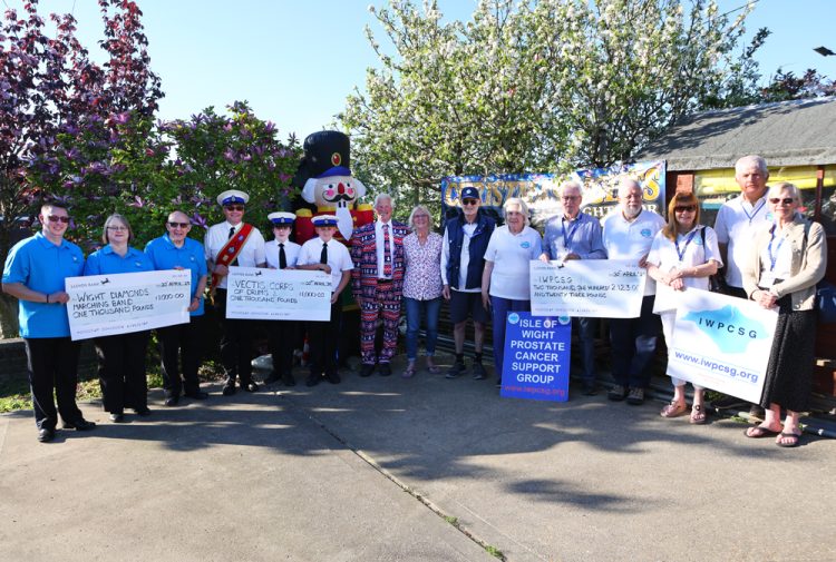 RAMPLINS MARK FINAL BIG DISPLAY WITH £4,100 DONATION FOR LOCAL GOOD CAUSES