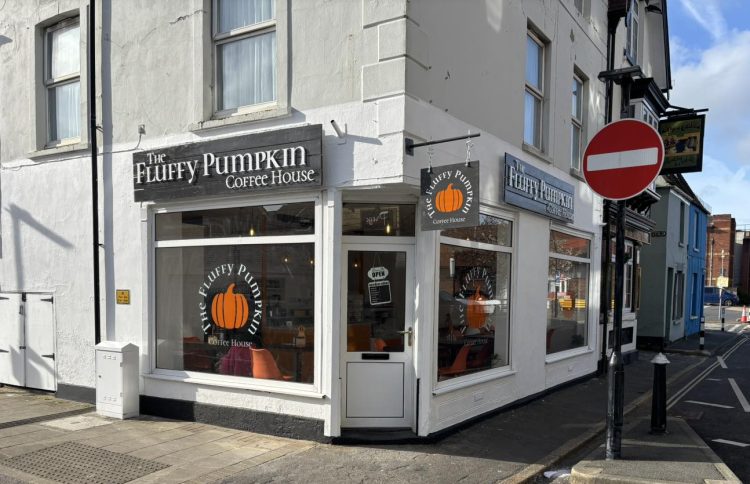 NEW COFFEE HOUSE – THE FLUFFY PUMPKIN – OPENS IN EAST COWES