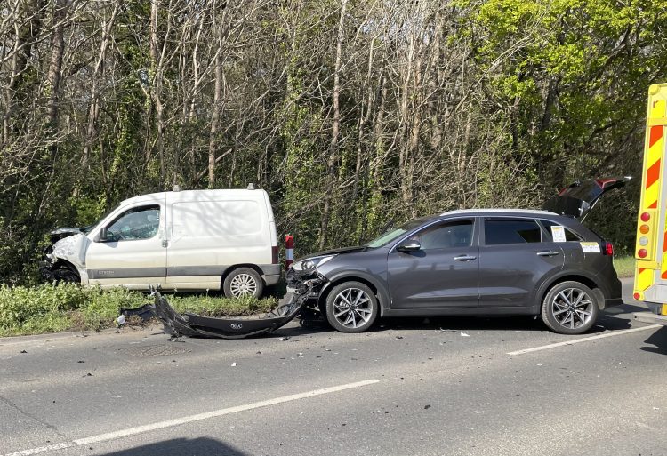 2-CAR CRASH OUTSIDE GARDEN CENTRE BLOCKS MAIN ROUTE OUT OF NEWPORT