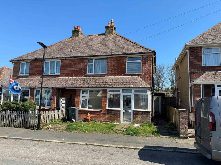 DARLING BIDS OF MAY! LOTS REVEALED FOR LATEST CLIVE EMSON PROPERTY AUCTION