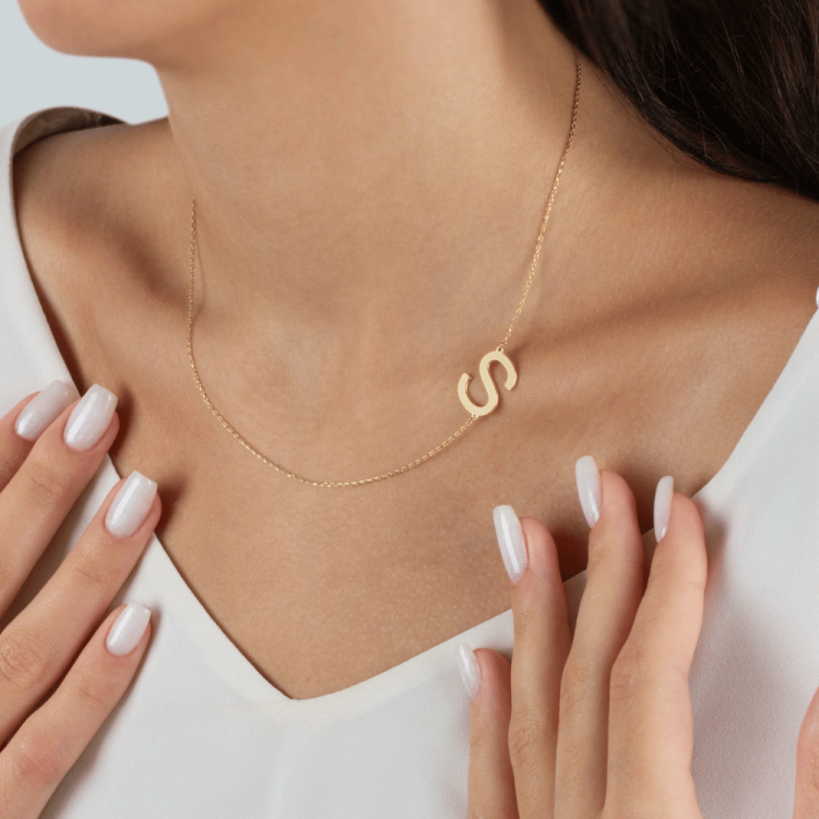 WHY ARE INITIAL NECKLACES BECOMING A POPULAR GIFT CHOICE?