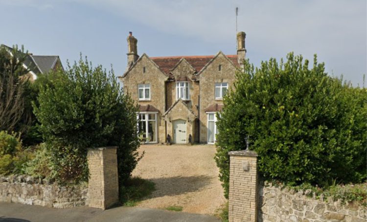 SHANKLIN B&B COULD BE CONVERTED INTO LARGE FAMILY HOME