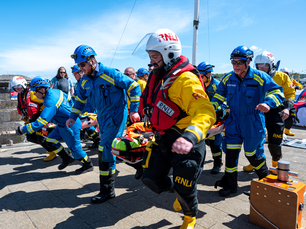 COWES RNLI HOSTING 999 DAY AND MAYDAY MILE RUN THIS SATURDAY