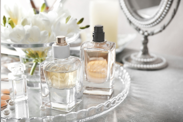 CRAFTING YOUR SIGNATURE SCENT: THE RISE OF CUSTOM PERFUME IN EVERYDAY LIFESTYLE