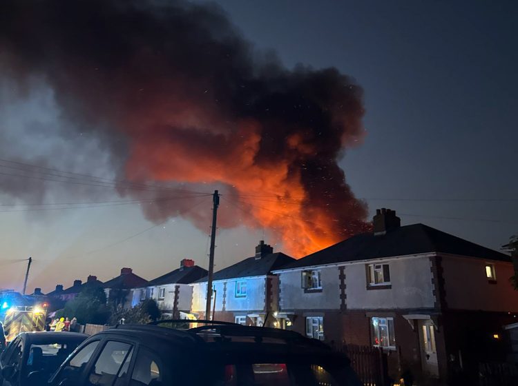 UPDATED: GARDEN BLAZE SENDS BLACK SMOKE BILLOWING INTO NIGHT SKY IN COWES