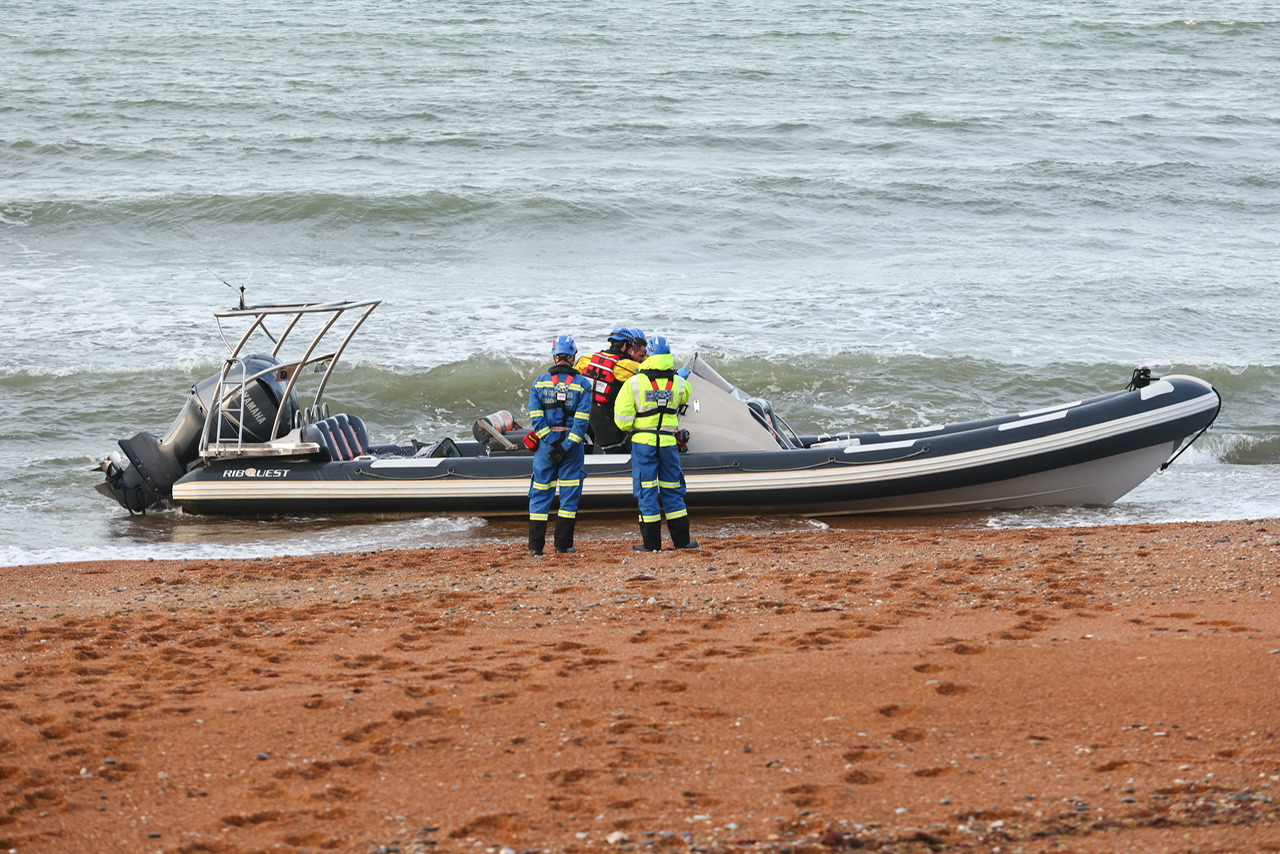 POLICE CALLED TO VENTNOR AS RIB COMES ASHORE AFTER EARLY HOURS PANIC AT SEA