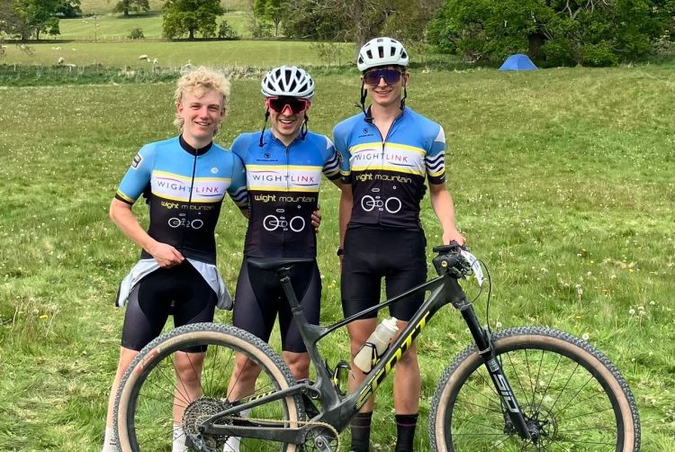 EARLEY, COOK AND HAYDON COMPETE FOR WIGHTLINK CYCLE RACING TEAM IN SCOTLAND