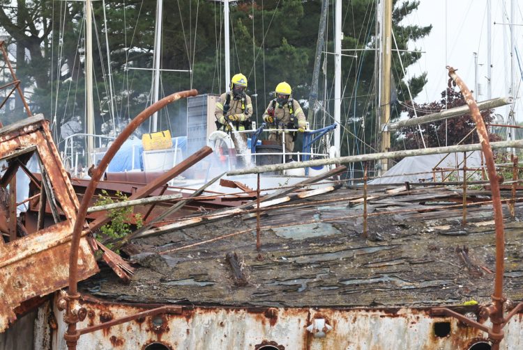UPDATED: FIRE BREAKS OUT WITHIN WRECK OF HISTORIC PS RYDE QUEEN
