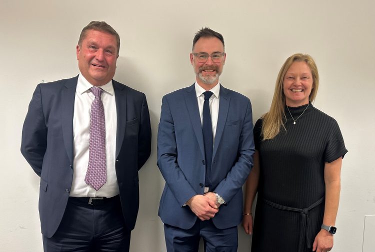 QUIGLEY CELEBRATES LOCAL HOSPITALITY WEEK WITH SUPPORT FOR ISLE OF WIGHT VENUES