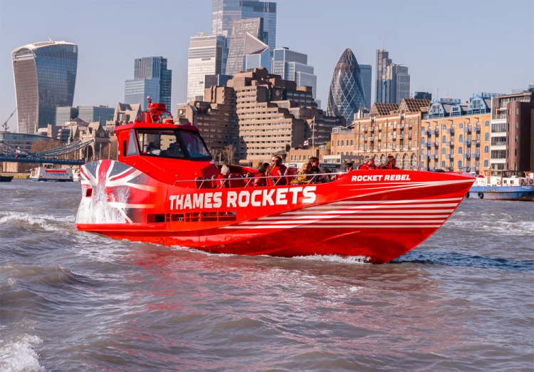ISLE OF WIGHT SHIPYARD BUILDS UK’S FIRST ECO SIGHTSEEING JETBOAT FOR THE RIVER THAMES