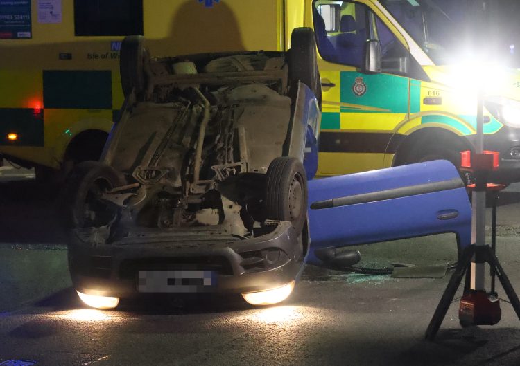 CLIO ROLLS ONTO ROOF IN UNUSUAL CRASH ON BUSY RYDE JUNCTION