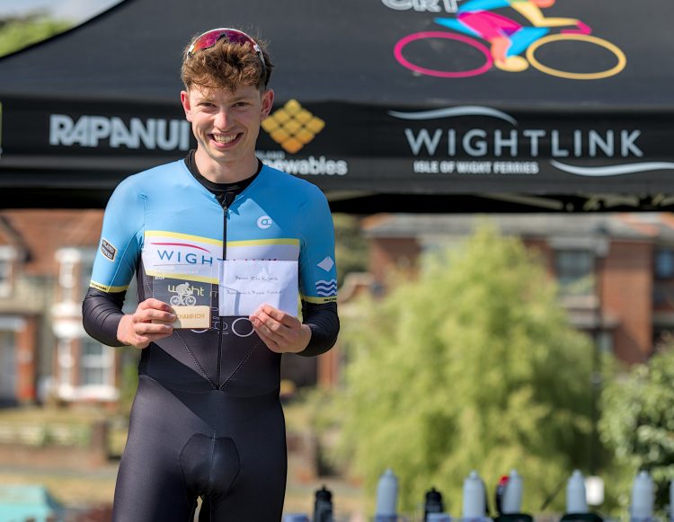 WIGHTLINK IOW CLASSIC DELIVERS DRAMA, CLIMBS AND CHAMPIONS