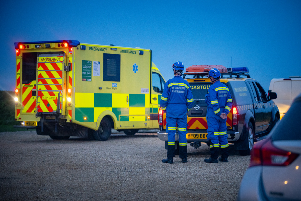 TEEN ON YAVERLAND CLIFFTOP LED TO SAFETY BY PARAMEDICS