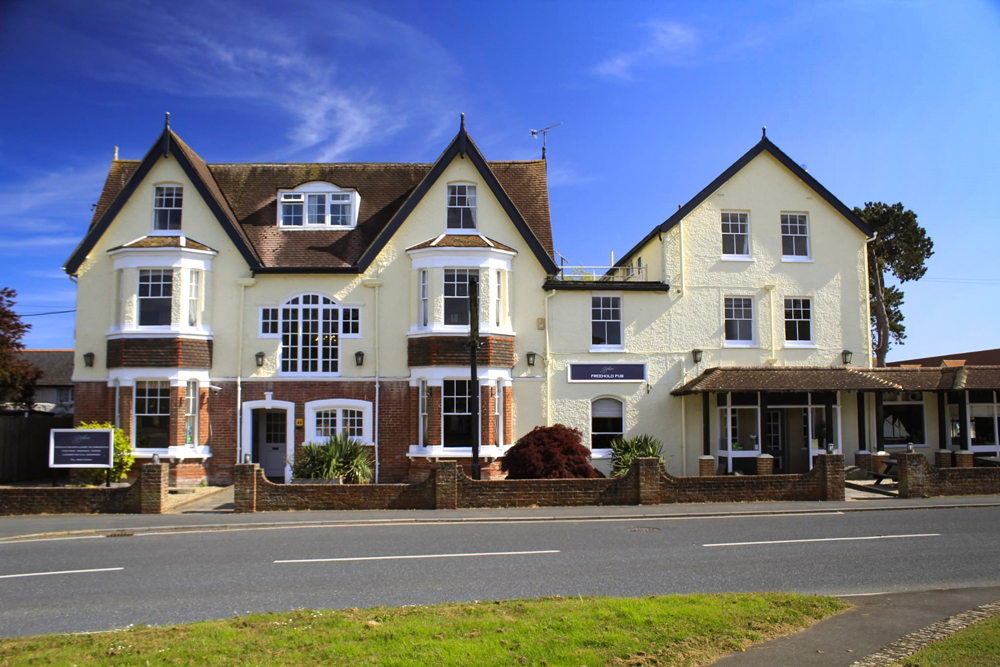 BEMBRIDGE’S THE BIRDHAM OFFERS TOP FOOD, STAYS AND CELEBRATIONS