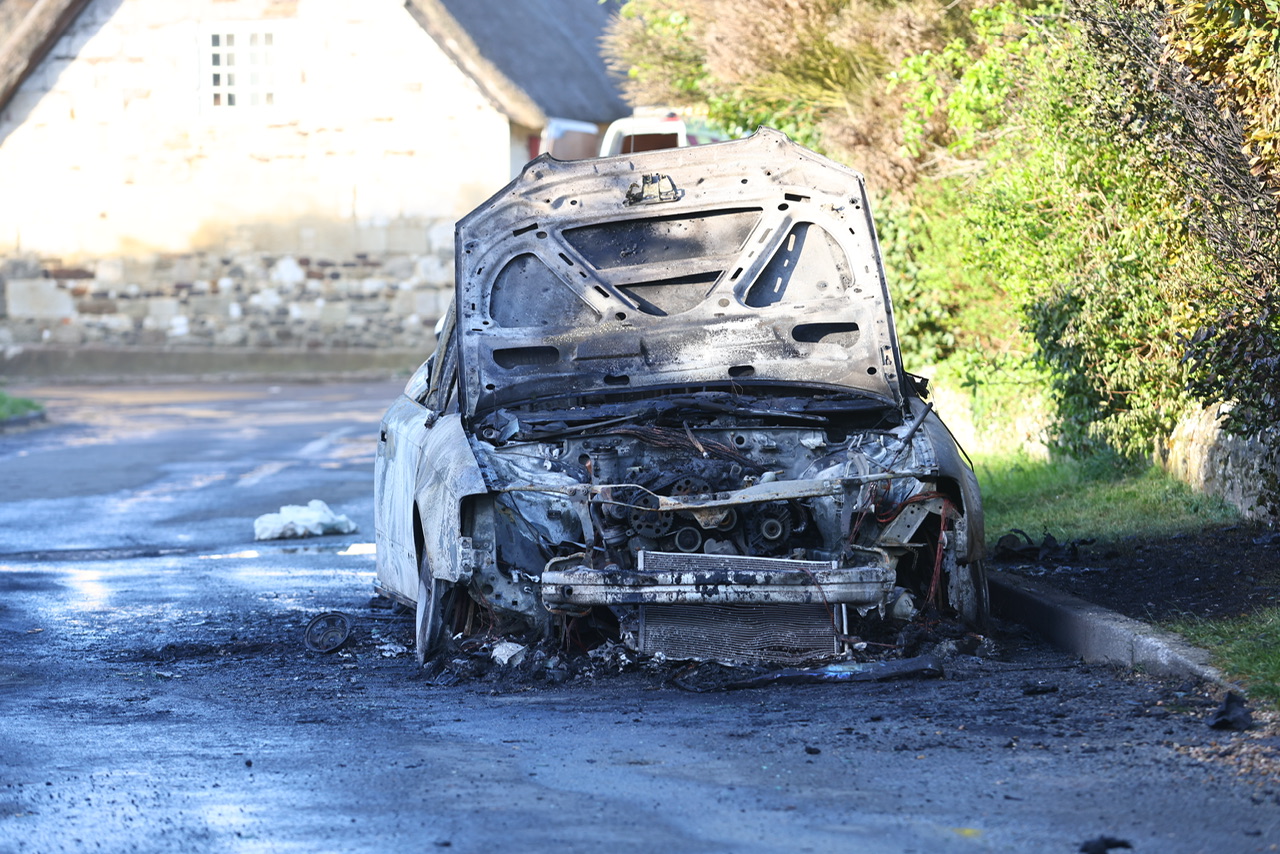 CAR GUTTED BY FIRE IN EARLY MORNING BRIGHSTONE BLAZE