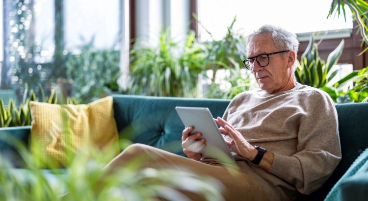 EXPERTS WARN OF THE ONLINE BETTING CRAZE AMONG ELDERLY BRITONS