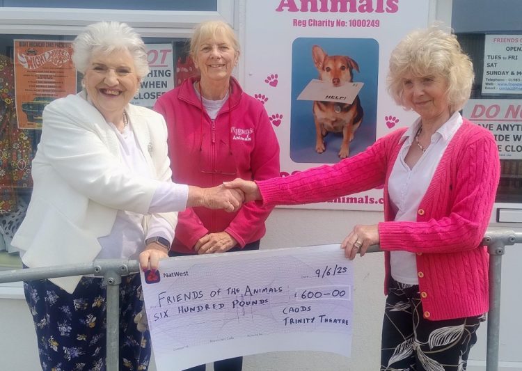 COMMUNITY QUIZ AT TRINITY THEATRE RAISES £600 FOR FRIENDS OF THE ANIMALS
