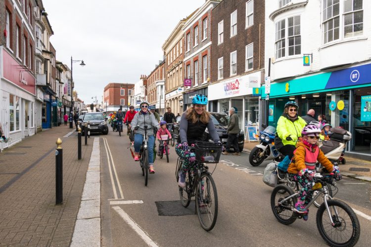 BIKE VS CAR: CYCLEWIGHT TO RACE TO COWES IN TRAFFIC-BUSTING CHALLENGE