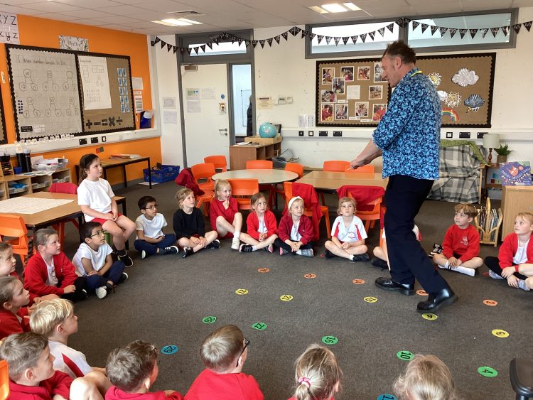 BEST SELLING AUTHORS VISIT PRIMARIES AS PART OF ‘STORIES IN SCHOOLS’ SCHEME