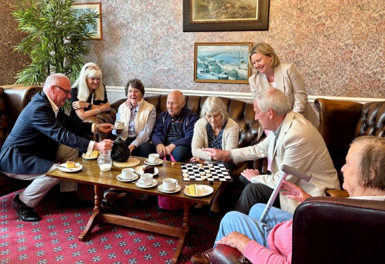 £60,000 GRANT FROM LOCAL FREEMASONS ESTABLISHES DEMENTIA CHATTY BREWS