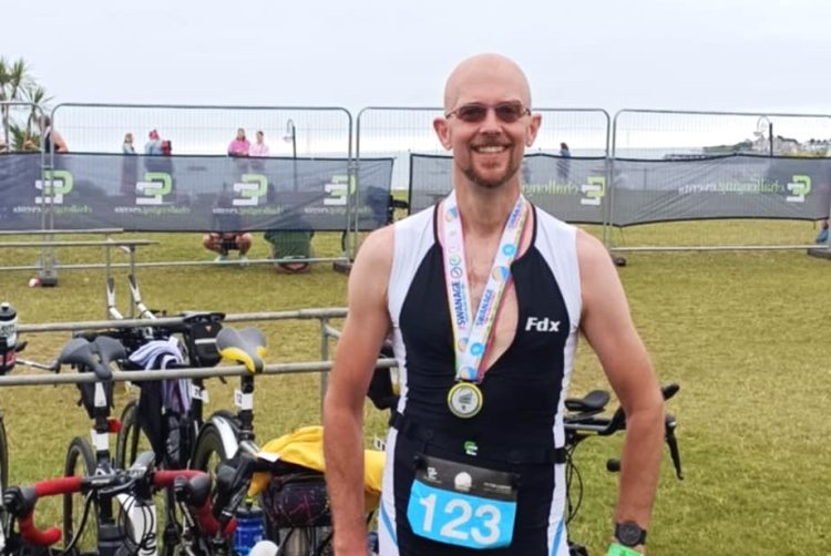 WIGHT TRI’S ROB WEBB CONQUERS SWANAGE TRIATHLON WITH STRONG FINISH