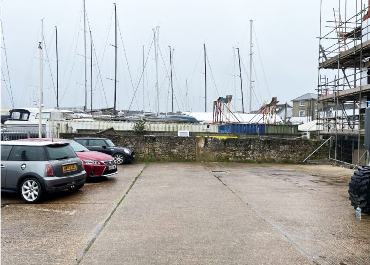 PLANS FOR RAISED OUTDOOR SEATING AT COWES BAR REFUSED BY COUNTY HALL