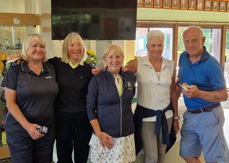 GOLFERS RAISE £1,300 FOR HOSPICE DURING SHANKLIN & SANDOWN EVENT