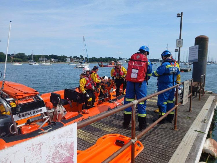 LIFEBOAT AND HELICOPTER RESPONSE AS SAILOR STRUCK BY YACHT’S BOOM NEAR WOOTTON