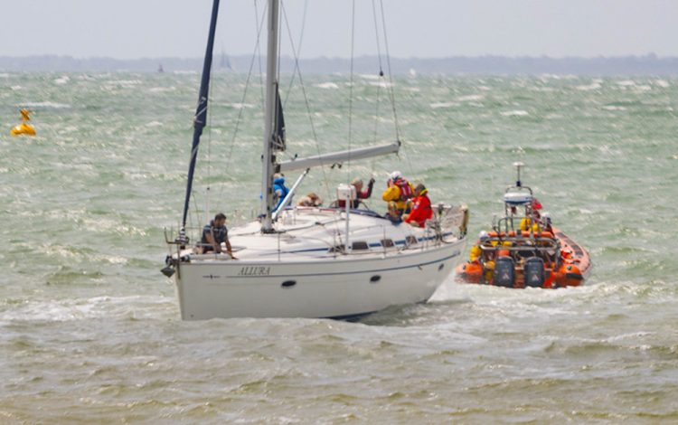 OCEAN RACER GROUNDED OFF GURNARD RESCUED BY COWES RNLI