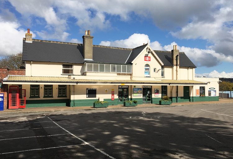 £10,000 GRANT AWARDED TO ARTSWORK TO MAKE SANDOWN STATION MORE WELCOMING
