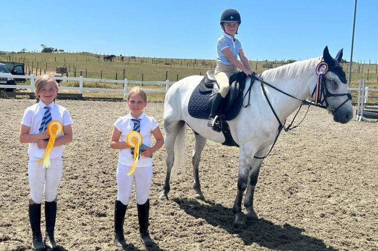 NITON PRIMARY RIDERS JUMP TO VICTORY AT INTERSCHOOLS SHOW JUMPING