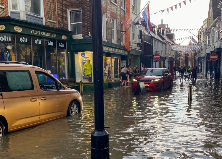 UPDATED: FLASH FLOODING HITS THE ISLE OF WIGHT AS THUNDERSTORM STRIKES