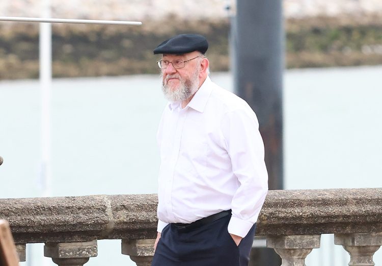 EXCLUSIVE: CHIEF RABBI OF THE UNITED KINGDOM SPOTTED ENJOYING EVENING STROLL IN COWES
