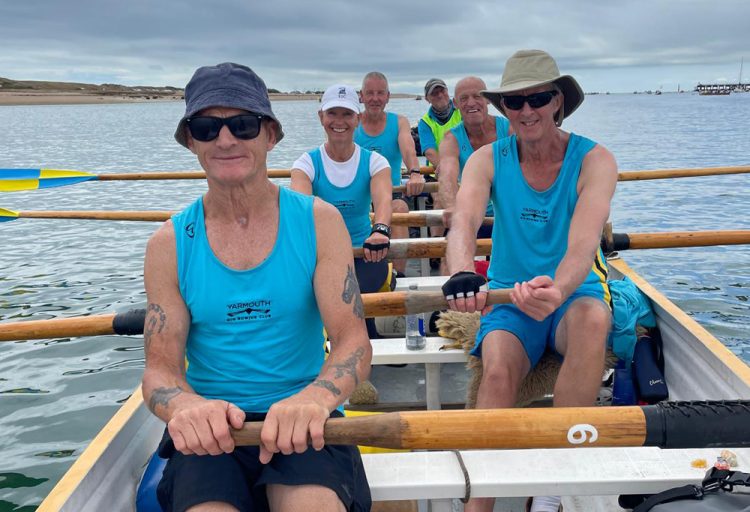 YARMOUTH GIG ROWING CLUB SHINES IN AMBITIOUS 9-MILE COCKLESHELL CHALLENGE