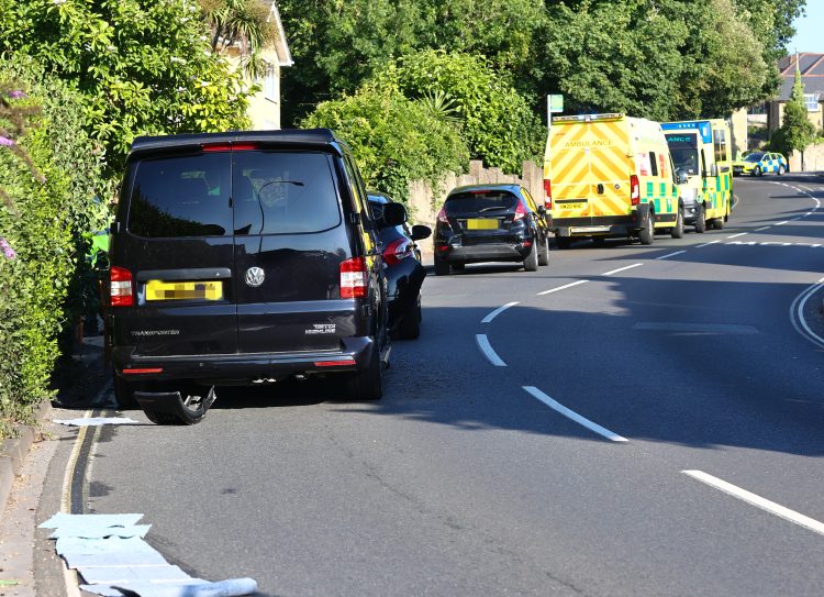3-VEHICLE SHUNT CLOSES MAIN THROUGH ROAD IN RYDE