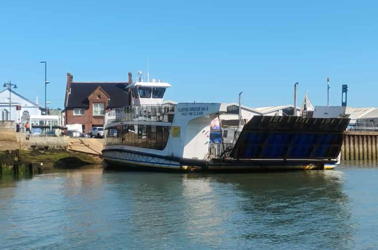 FLOATING BRIDGE SERVICE SUSPENDED – CARS FORCED TO REVERSE OFF VESSEL