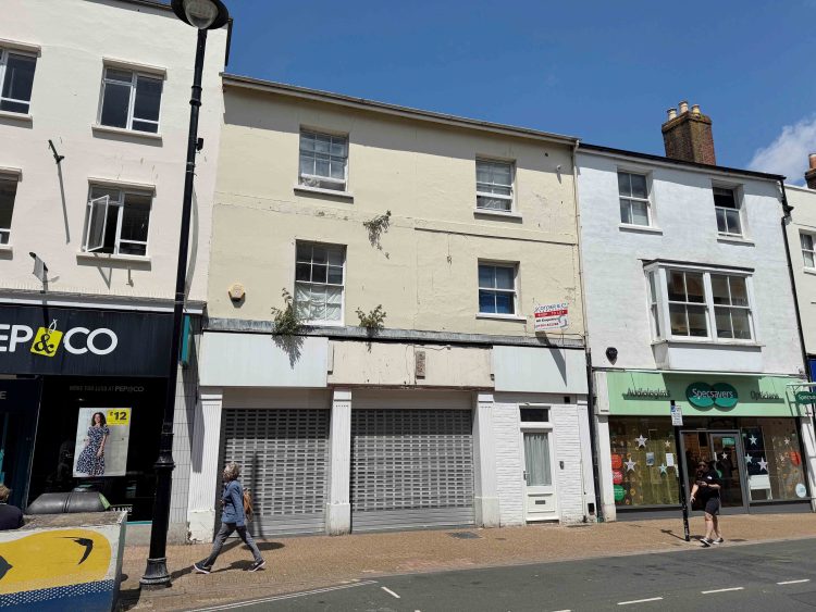 24 ISLE OF WIGHT LAND AND PROPERTY LOTS GOING UNDER THE HAMMER IN JULY