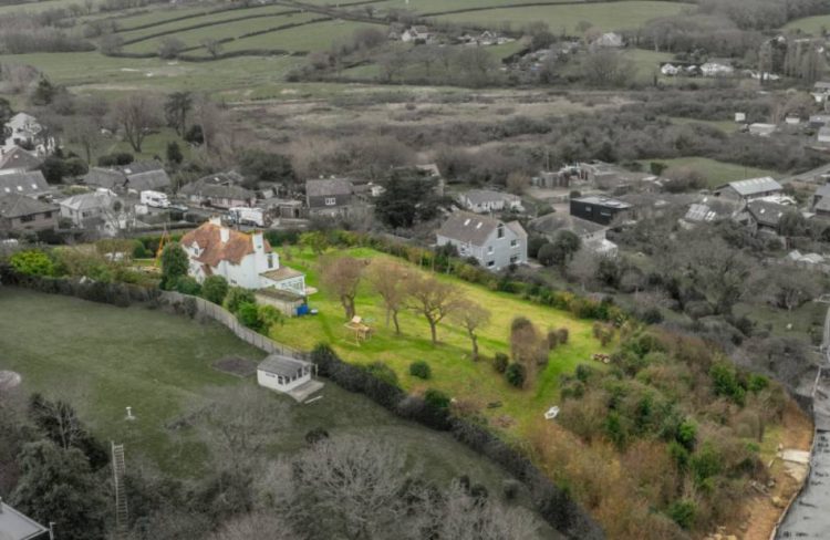 ‘HIGH-QUALITY’ FAMILY HOME WILL BE BUILT IN GURNARD AS APPROVAL GIVEN