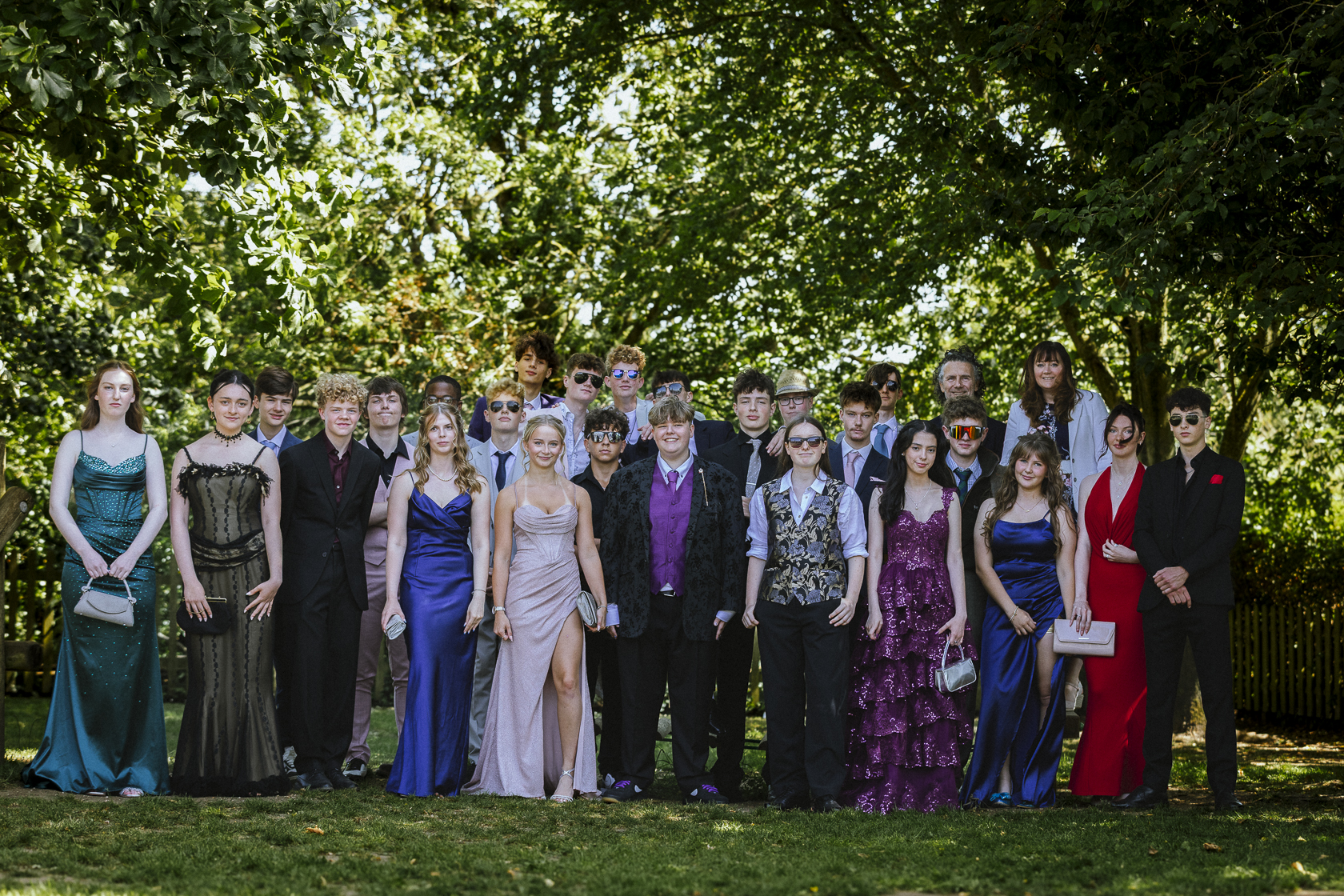 PRIORY SCHOOL LEAVERS WAVE GOODBYE IN STYLE WITH RED CARPET SEND-OFF