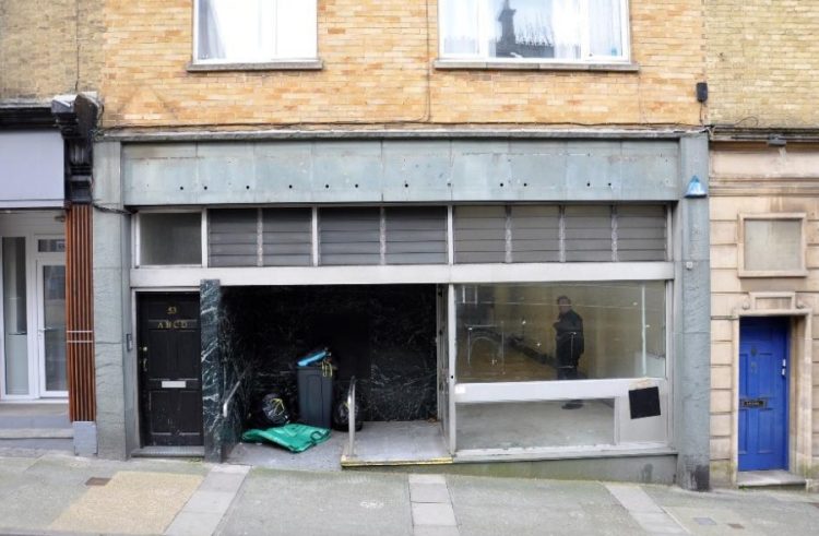 PLANNERS APPROVE FLAT IN OLD BARCLAYS BANK DESPITE CALLS TO KEEP SHOPS IN SHANKLIN