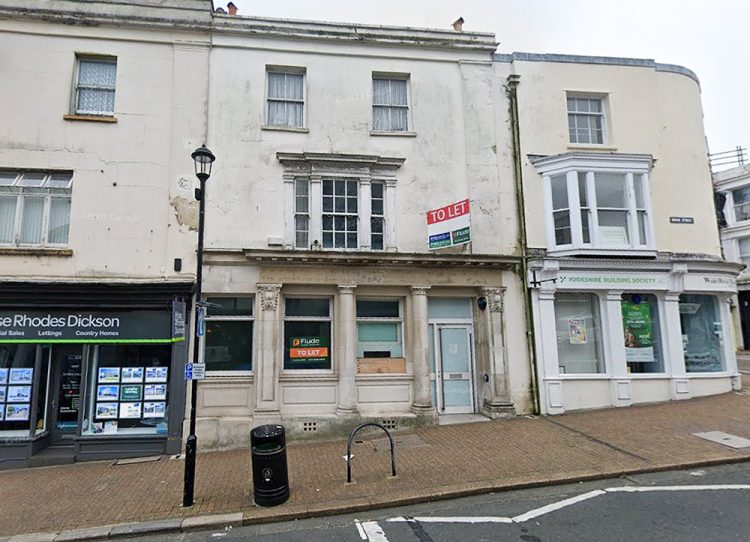 FORMER RYDE BANK COULD BECOME BLOCK OF 5 TOWN CENTRE FLATS